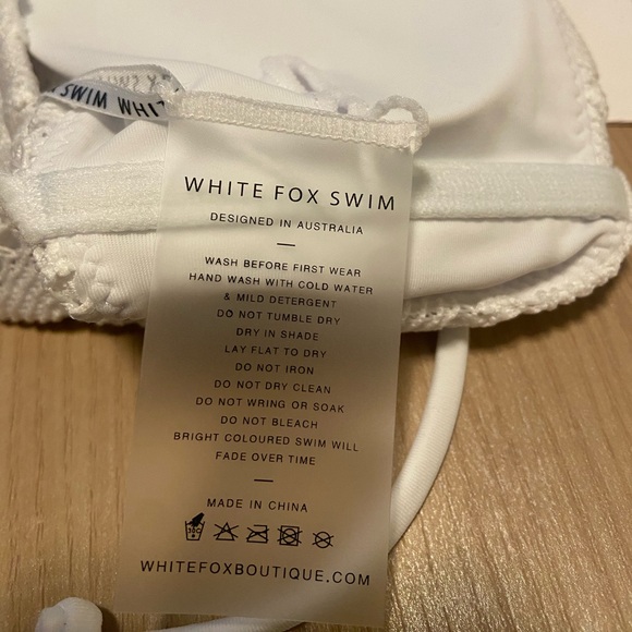 White Fox Hello Sunshine Bandeau Bikini Top White. NWT - Picture 7 of 10